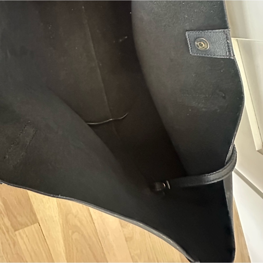 HP 🎉YSL Saint Laurent East-West Tote Black Leather Shopping Bag - Picture 9 of 15